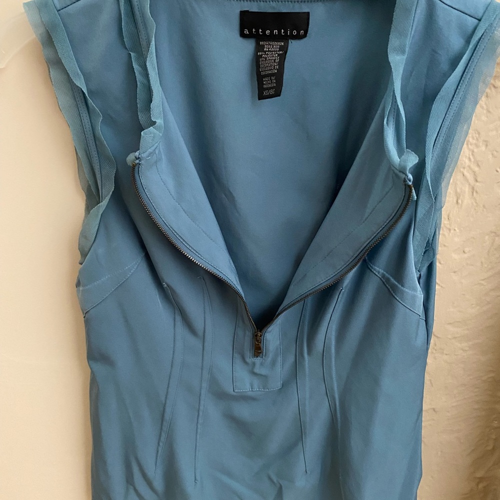 Women Short sleeves zip up blouse size XS